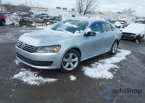 2013 Volkswagen Passat 2.5L Se из США, поврежденный, VIN 1VWBP7A33DC088159